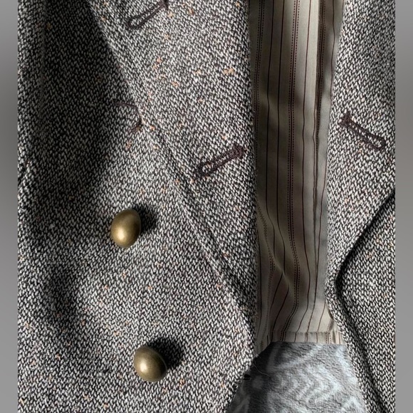 Vest - Picture 4 of 4